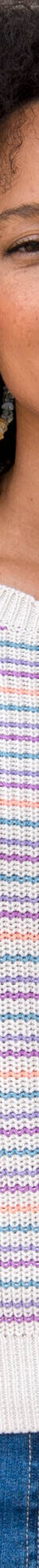 Pull rayé effet dégradé, maille anglaise. (écru / multicolore) Pull rayé effet dégradé, maille anglaise. (écru / multicolore)